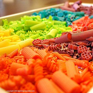 how to dye pasta