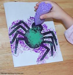 how to put paint with a  sponge