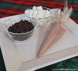 making a cocoa cone gift