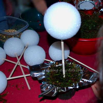 Making a Christmas Moss Topiary.