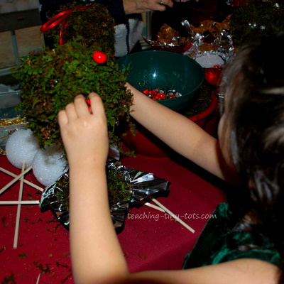 Making a Christmas Moss Topiary.