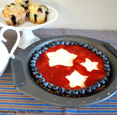 Pretty No Bake Star Cheesecake for the Fourth of July.