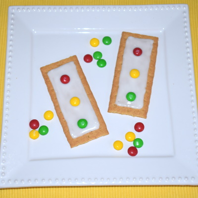 Make these stoplight graham crackers.