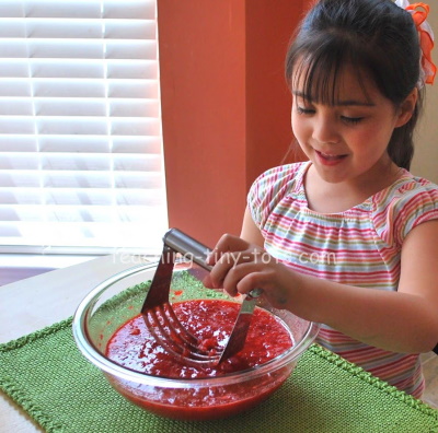 How to make easy strawberry jam.