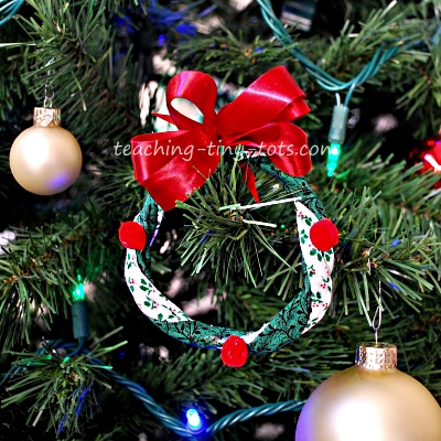 Make a really cute wreath ornament for Christmas