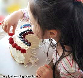 Making an easy fruit rainbow cake.