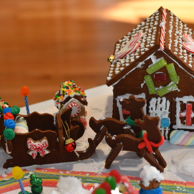 Gingerbread sleigh and reindeers.