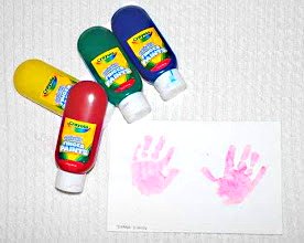 Making hand prints with your toddler