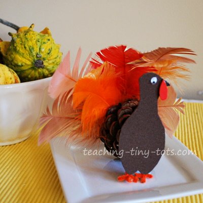 Make this cute Pinecone Turkey