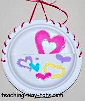 Valentine Card Holder using paper plates.